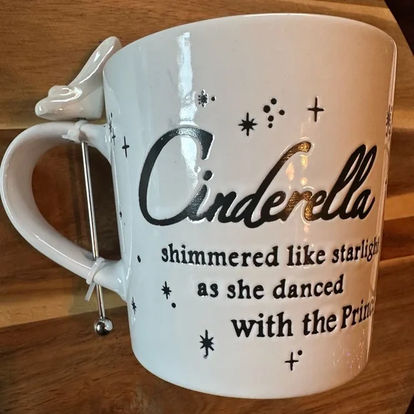 🆕 Disney Cinderella Mug with Princess and Castle 🏰 - Picture 5 of 8